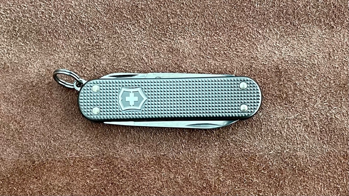 Mini couteau suisse Victorinox Classic Alox édition limitée 2022 - gris tonnerre